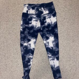 OLD NAVY BLUE AND WHITE LEGGINGS
